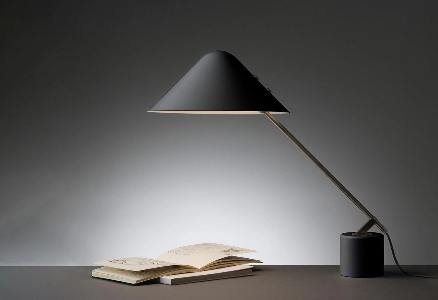 VIP Swing Table Light 5 VIP Swing Table Light - Image 3