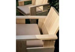 Hay Crate Dining Chair, 2022 -Home Furnishing Store hay gerrit rietveld crate dining chair lifstyle 1