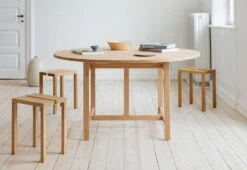 Moebe Round Dining Table